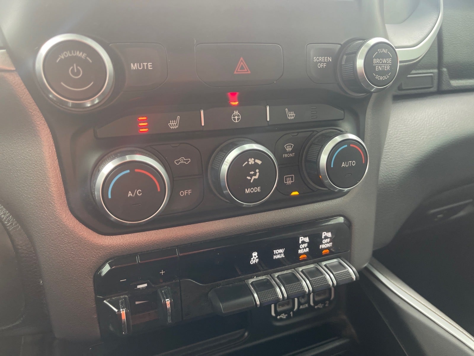 2020 RAM 1500 Big Horn Quad Cab 4x4 6'4' Box