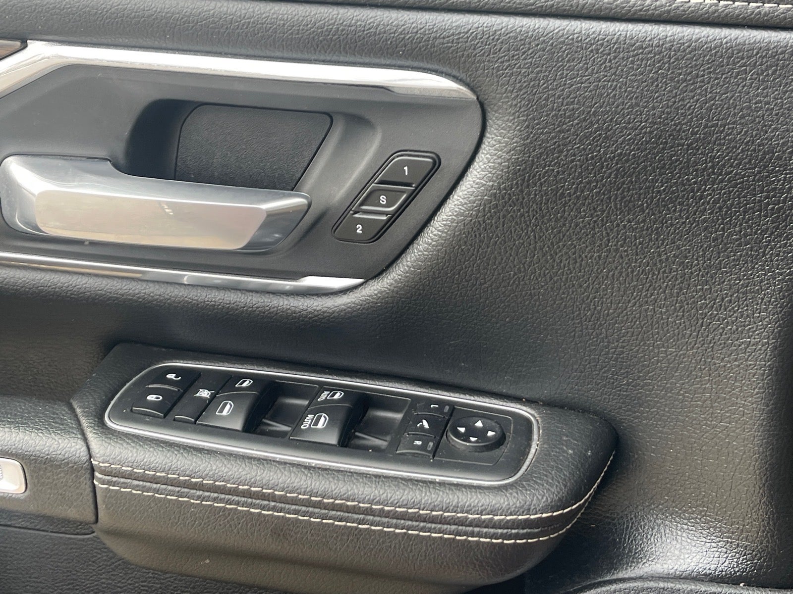 2019 RAM 1500 Laramie Crew Cab 4x4 5'7' Box