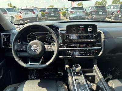 2023 Nissan Pathfinder SL 4WD