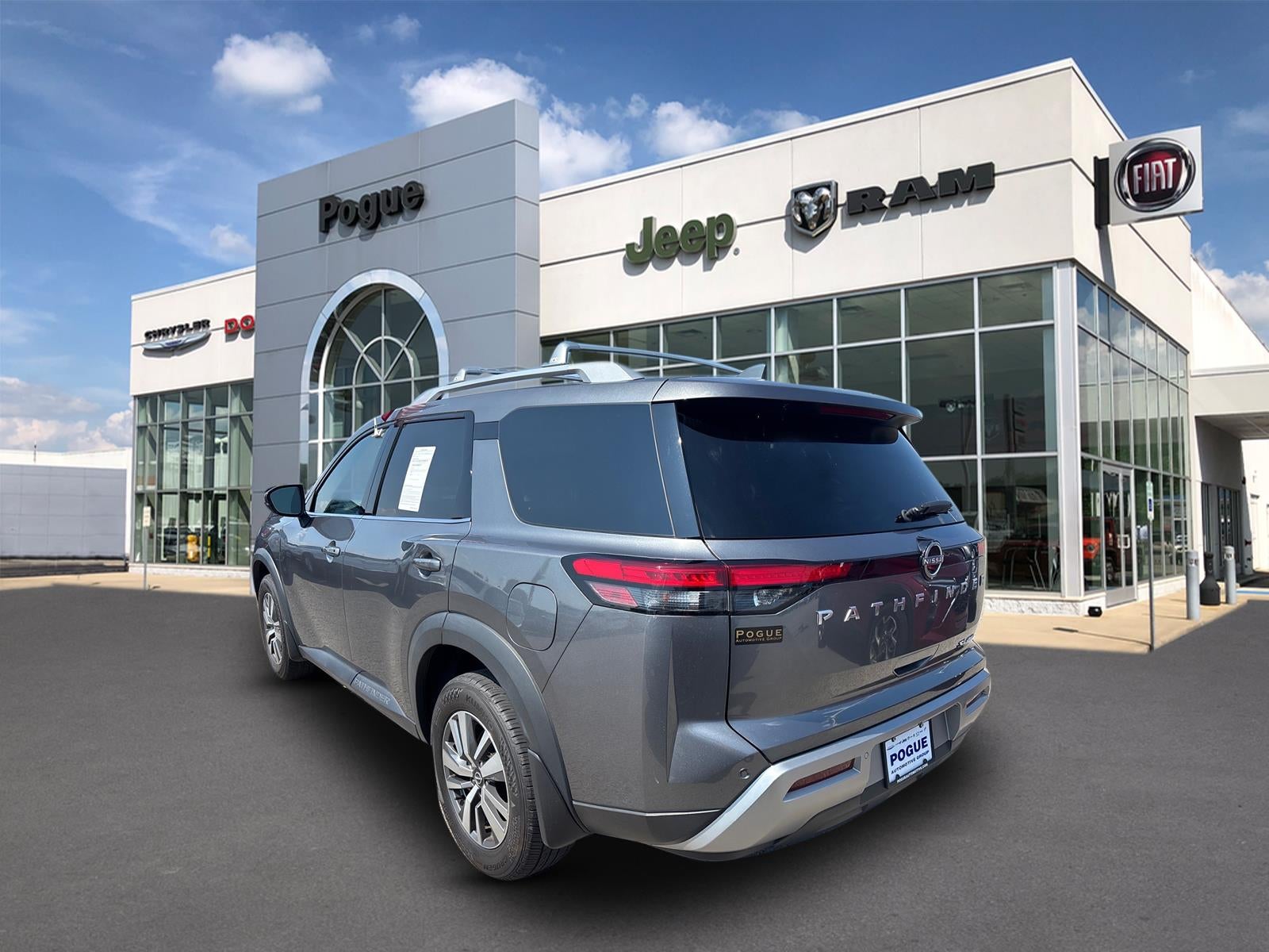 2023 Nissan Pathfinder SL 4WD