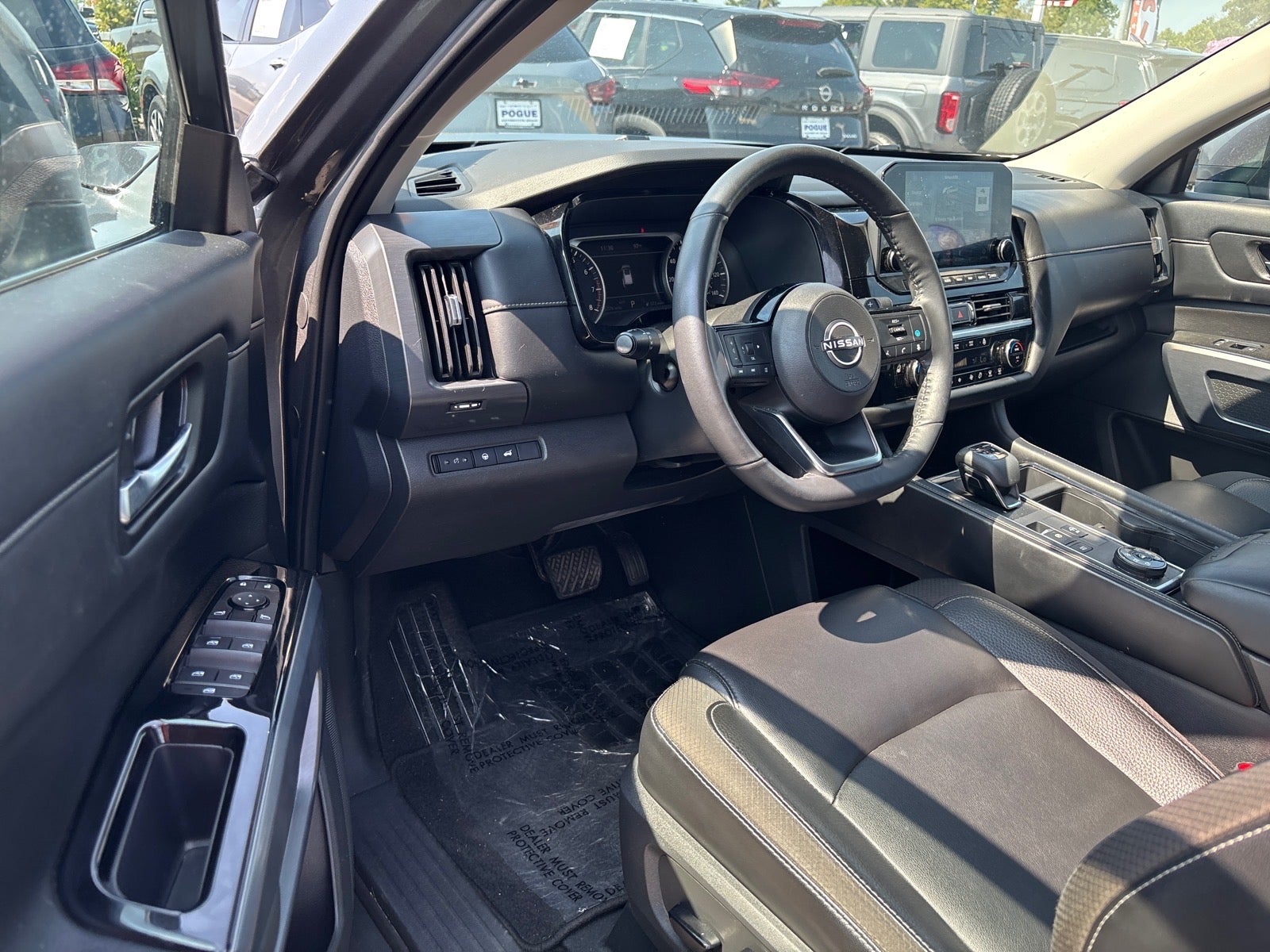 2023 Nissan Pathfinder SL 4WD