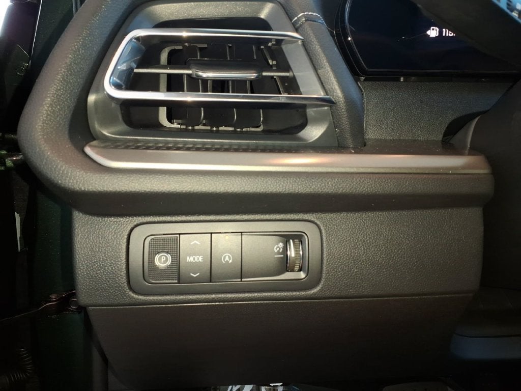2027 Chevrolet Traverse FWD LT