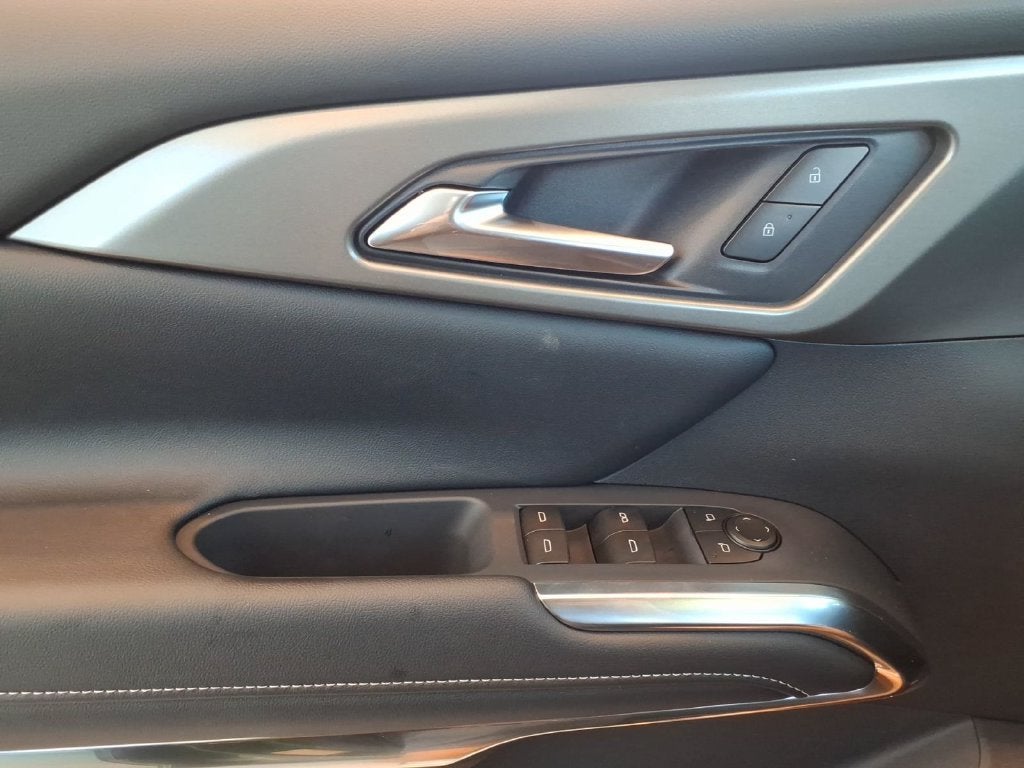 2027 Chevrolet Traverse FWD LT