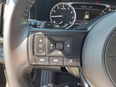 2025 Nissan Pathfinder SV