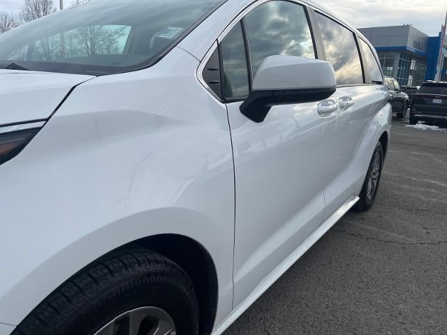 2024 Toyota Sienna LE