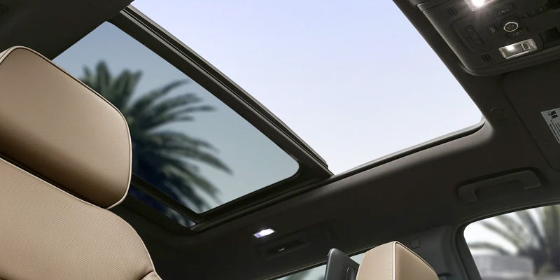 Sun roof of Chevrolet Tahoe