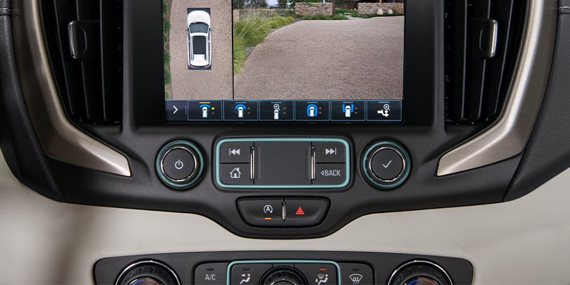 Driving assistance screen is on with diffrent other functionality buttons